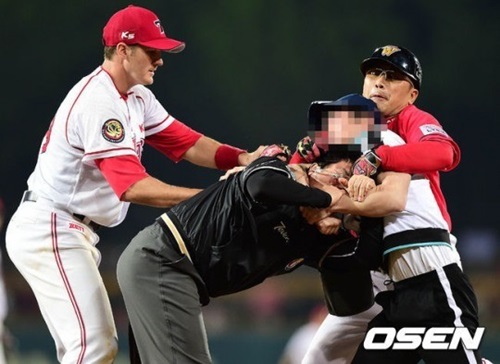 심판 오심으로인해 폭행 ...