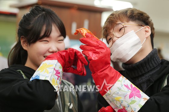 오늘자 김장하는 악동뮤지션 | 인스티즈