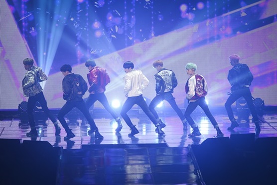 画像 : 【BTS(防弾少年団)】≪2015 LIVE-花様年華on stage-≫2015.11.27 - NAVER まとめ