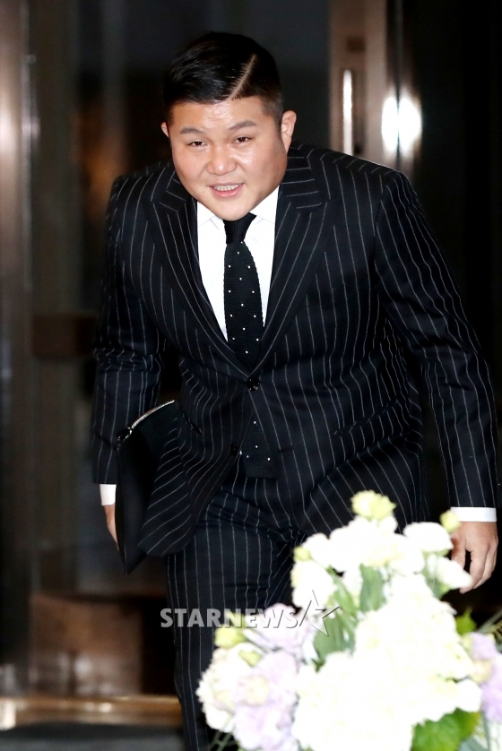 조세호가 지난 3일 인천 영종도 파라다이스시티 호텔에서 열린 태양-민효린 결혼식 애프터파티에 입장하고 있는 모습 /사진=홍봉진 기자