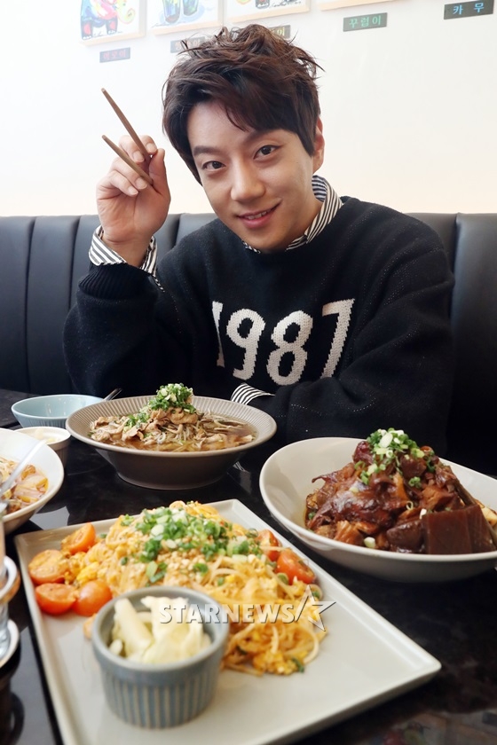 서울 신사동 아로이찡찡에서 인터뷰한 황치열 /사진=이기범 기자