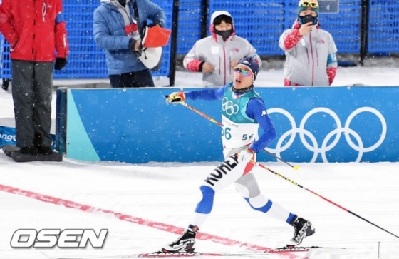 결승선을 통과하는 김마그너스.