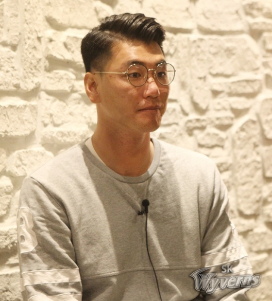 이발을 완료한 김광현 /사진=SK 와이번스 제공