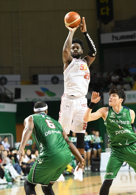 외곽에서 힘을 내며 팀 승리를 이끈 테리코 화이트. /사진=KBL 제공