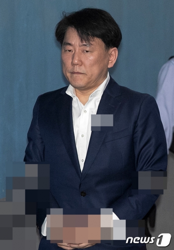이장석 전 서울히어로즈 대표가 서울 서초구 서울고등법원에서 열린 2심 1회 공판에 출석하고 있는 모습. / 사진=뉴스1