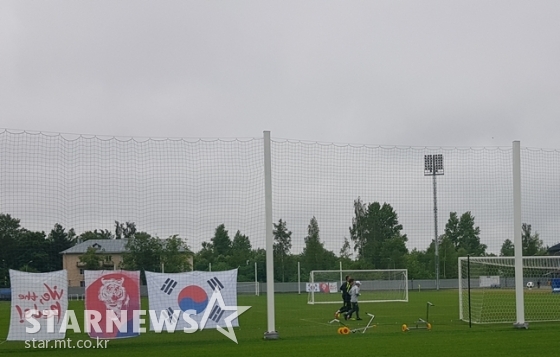 대한축구협회 인사이드캠 박현성 PD까지 가세해 함께 뛰고 있다