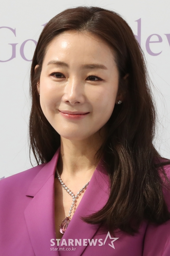 결혼 이후 지난 5월 한 브랜드 행사장에 나선 최지우 / 사진=스타뉴스