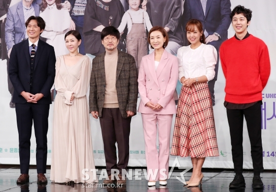배우 연정훈(왼쪽부터) 박준금, 김창완, 정애리, 소유진, 윤종훈/사진=김휘선 기자