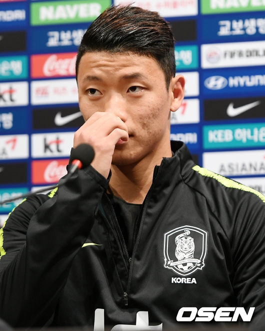 11일 기자회견에 임한 황희찬