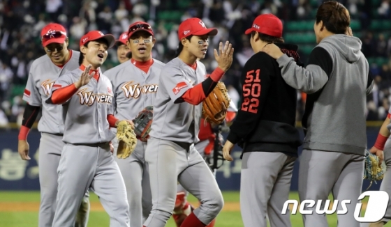 SK가 한국시리즈 1차전서 승리했다. /사진=뉴스1