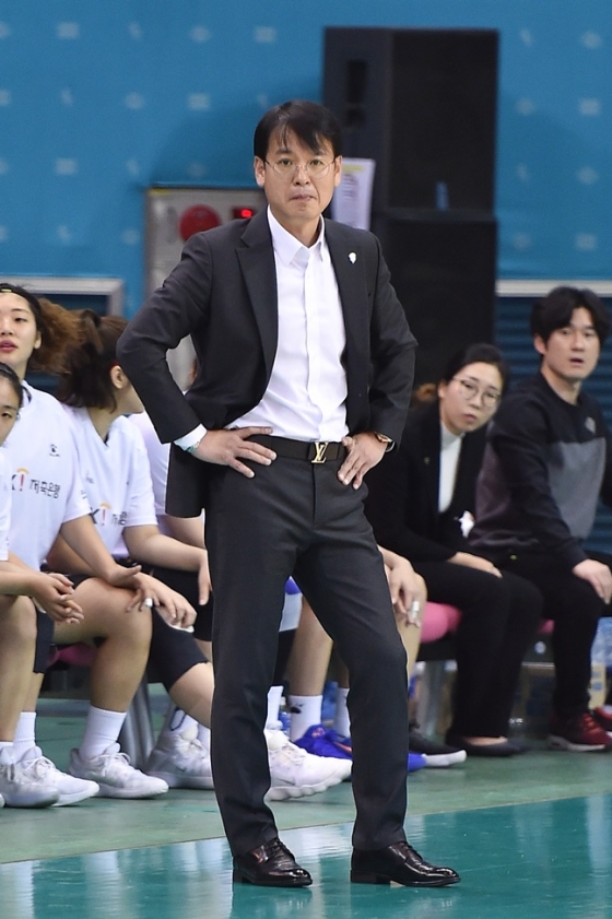 OK저축은행 정상일 감독. /사진=WKBL 제공