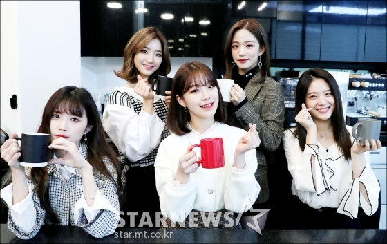 프로미스나인 이새롬, 이채영, 장규리, 백지헌, 송하영(왼쪽 위부터 시계방향)/사진=김창현 기자