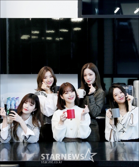 걸그룹 프로미스나인 송하영, 이새롬, 백지헌, 이채영, 장규리(왼쪽부터)/사진=김창현 기자