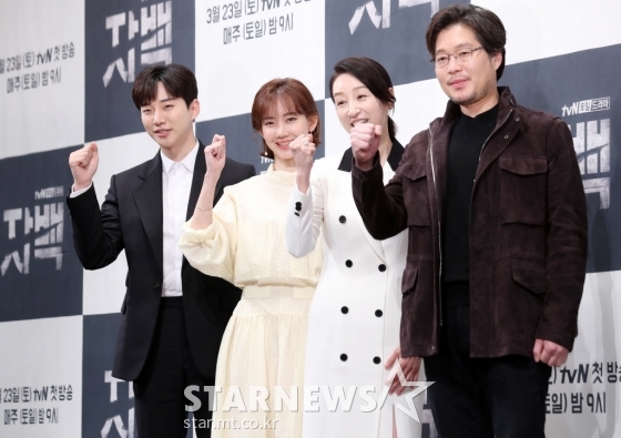 (왼쪽부터)이준호, 신현빈, 남기애, 유재명 /사진=김휘선 기자