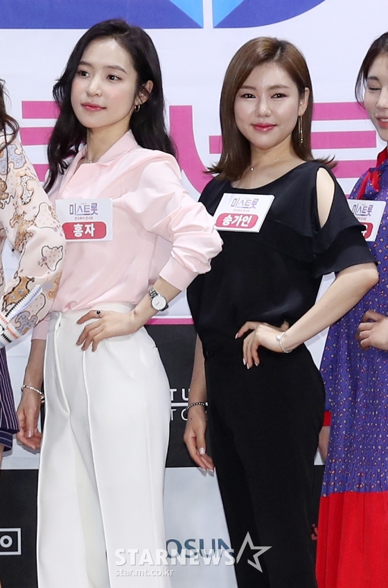 홍자, 송가인/사진=김휘선 기자