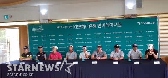 롱드라이버챌린지 대회 전 기자회견에 참석한 김비오, 김대현, 김종택, 허인회, 박상현, 팀 버크, 스칸 헨드, 박배종, 김봉섭(왼쪽부터)./사진=심혜진 기자