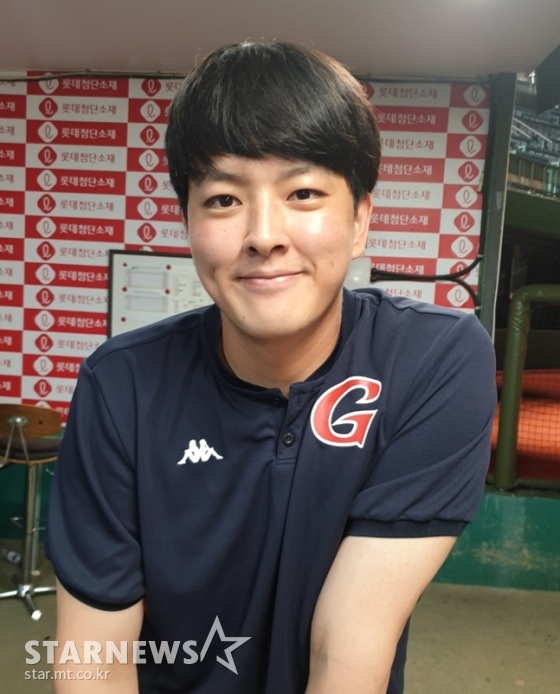 13일 KT전에서 승리투수가 된 롯데 김원중./사진=심혜진 기자