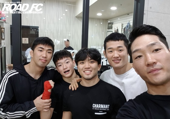 김태성(맨 오른쪽). /사진=로드FC 제공