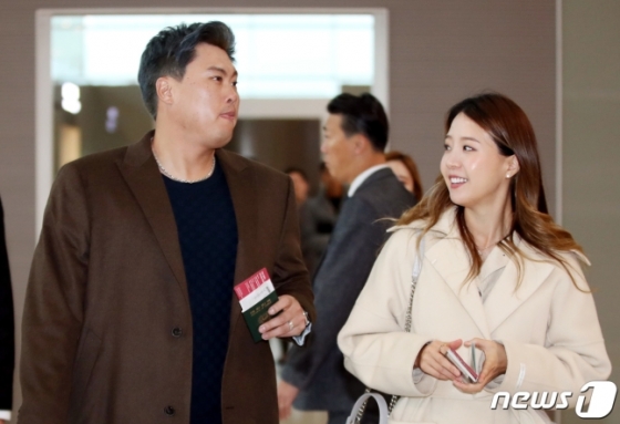 류현진(왼쪽)과 아내 배지현씨. /사진=뉴스1