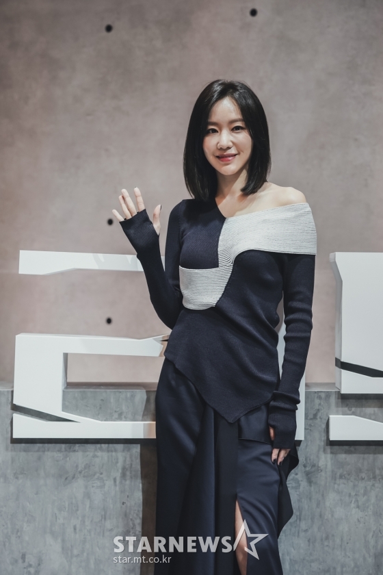 김아중 그리드, 기대하세요[★포토] - NO.1 축구 전문 미디어, 스포탈코리아 김아중 그리드, 기대하세요[★포토]