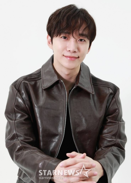 '2022 아시아 아티스트 어워즈 인 재팬'(2022 Asia Artist Awards IN JAPAN'에서 대상과 핫트렌드상을 수상한 배우 이준호가 본지와의 인터뷰를 위해 포즈를 취하고 있다. /사진=이동훈 기자 photoguy@