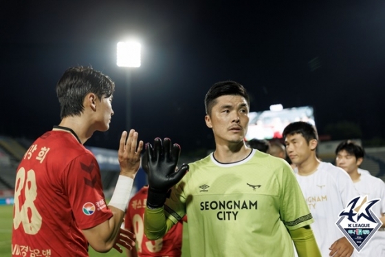 김영광(가운데 연두색 유니폼). /사진=한국프로축구연맹 제공