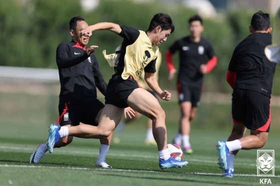 이강인(가운데). /사진=대한축구협회 제공