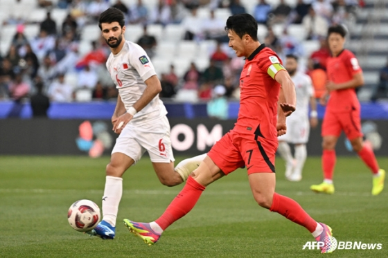 한국(붉은 유니폼)과 바레인의 2023 아시안컵 조별리그 E조 첫 경기 장면. 한국이 3-1로 이겼다. /AFPBBNews=뉴스1