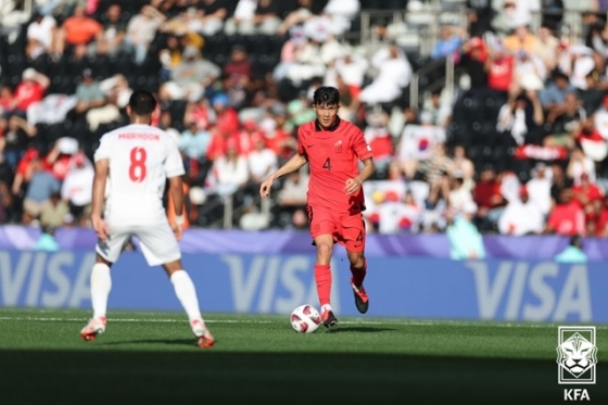 김민재(오른쪽). /사진=대한축구협회 제공