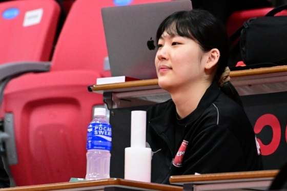 염어르헝이 19일 페퍼스타디움을 방문해 현대건설전을 관전하고 있다. /사진=한국배구연맹