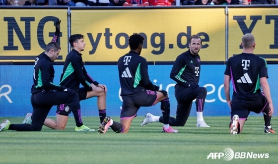 경기 전 몸을 푸는 뮌헨 선수들. /AFPBBNews=뉴스1