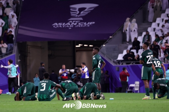 한국과 16강전에서 패한 뒤 아쉬워하는 사우디 선수들. /AFPBBNews=뉴스1