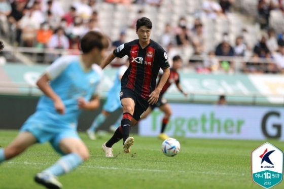 기성용이 드리블 돌파하고 있다. /사진=한국프로축구연맹