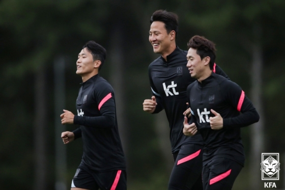 파울루 벤투 감독 체제 시절 권경원(가운데)의 모습. /사진=대한축구협회 제공