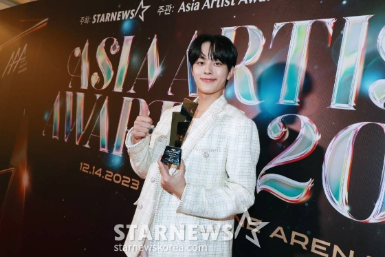 배우 유선호가 '2023 아시아 아티스트 어워즈 인 필리핀'(2023 Asia Artist Awards IN THE PHILIPPINES)에서 배우 부문 AAA포텐셜 상을 수상한 뒤 포즈를 취하고 있다./사진=이동훈 기자