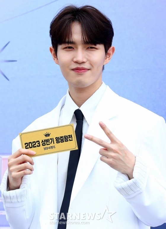 가수 김재환이 3일 오전 인천 남동체육관에서 진행된 KBS 2TV '불후의 명곡' 상반기 왕중왕전 레드카펫 행사에 참석해 포즈를 취하고 있다. 2023.07.03 /사진=김창현 기자 chmt@