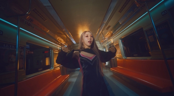 파워풀 퍼포먼스! 문별, 'TOUCHIN&MOVIN' MV 티저 공개