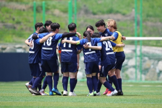 한국프로축구연맹 임직원과 서울시립발달장애인 복지관 소속 발달 장애인 선수로 구성된 통합 축구팀 'FC보라매'. /사진=한국프로축구연맹