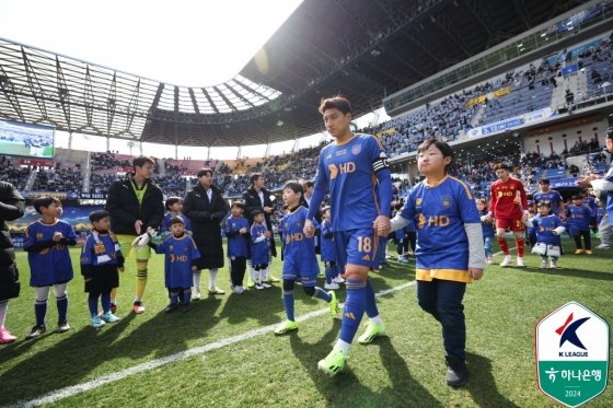 경기장 입장하는 선수들. /사진제공=한국프로축구연맹