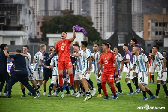 U-23 브라질과 경기 승리 후 포효하는 아르헨티나 U-23 대표팀. /AFPBBNews=뉴스1