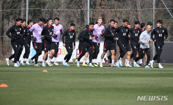 한국 축구 대표팀 선수들이 파주 국가대표 트레이닝센터(NFC)에서 훈련하는 모습. /사진=뉴시스