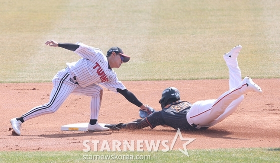 [포토] 페라자 '발이 빨랐어'