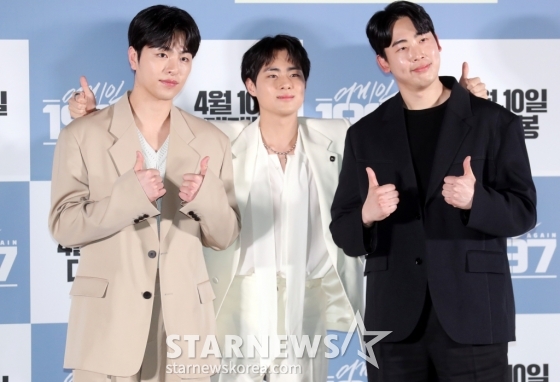 배우 구준회, 조범규, 최희승이 1일 오후 서울 용산CGV에서 열린 영화 '어게인1997' 언론시시회에 참석해 포즈를 취하고 있다. 2024.04.01 /사진=임성균