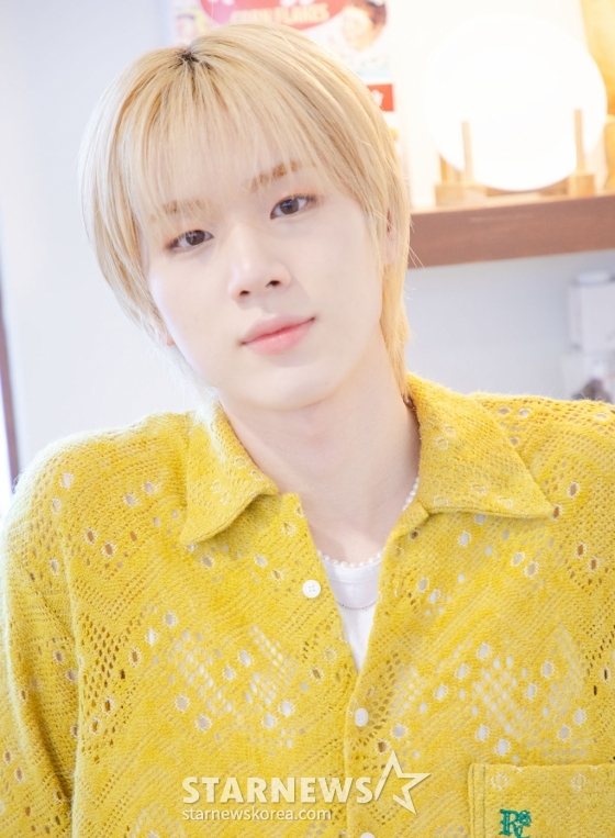 에잇턴(8TURN) 윤성, 개나리 꽃 비주얼 [★포토]::스포탈코리아 에잇턴(8TURN) 윤성, 개나리 꽃 비주얼 [★포토]