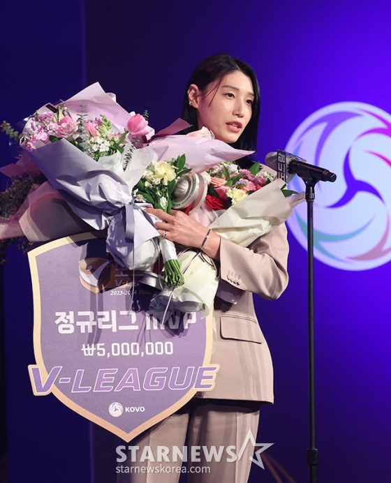 [포토] 김연경 '은퇴는 없다. 1년 더'