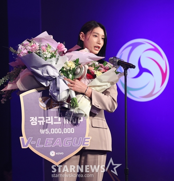 [포토] 김연경 'MVP 은퇴는 없다'