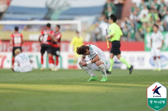 경기 종료 후 아쉬워하는 정우재. /사진=한국프로축구연맹 제공