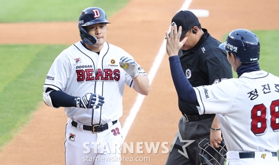 [포토] 김재환 '선제 투런포 작렬'