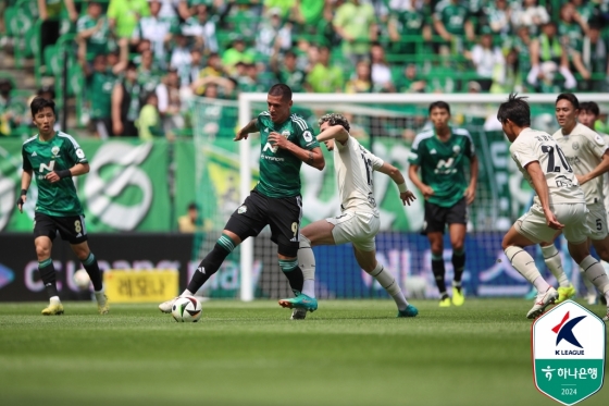 전북 현대 공격수 티아고(가운데). /사진=한국프로축구연맹 제공