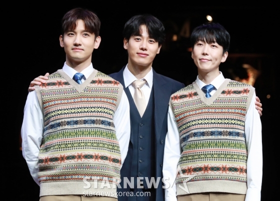 배우 심창민, 김성식, 김재범이 16일 오후 서울 세종문화회관 M씨어터에서 진행된 뮤지컬 '벤자민 버튼' 프레스콜에서 포즈를 취하고 있다. /2024.05.16 /사진=이동훈